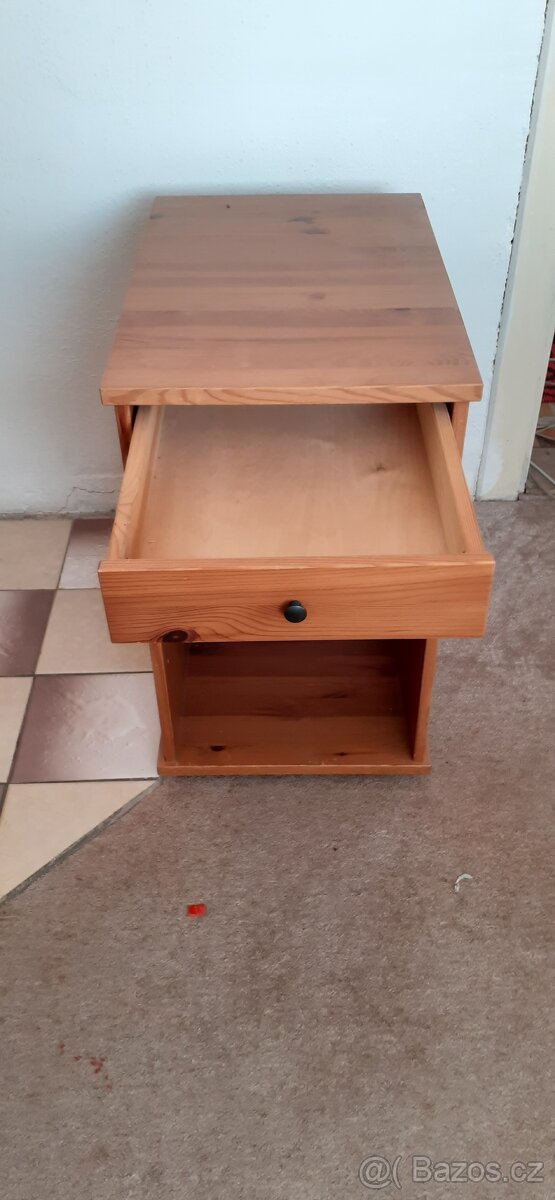 Stolek na stolní počítač