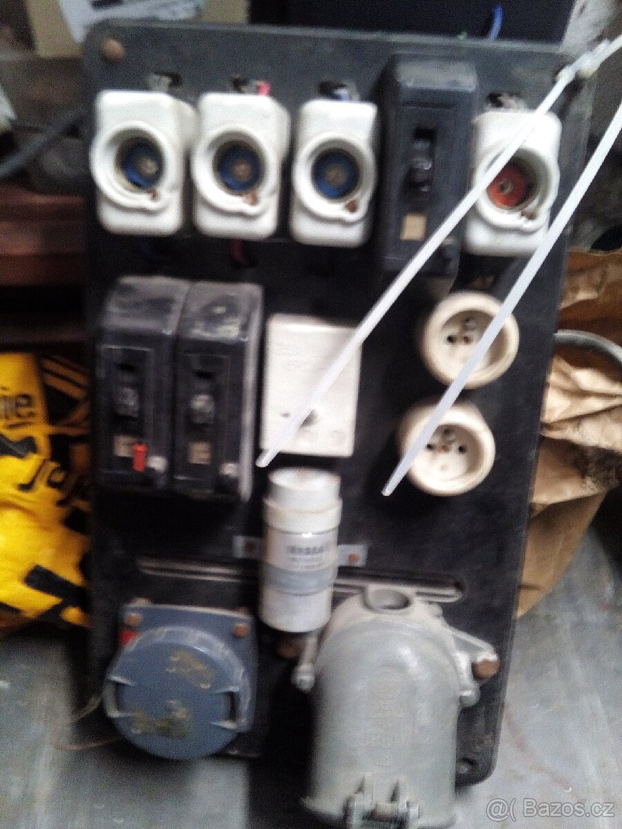 Starý elektro rozvaděč