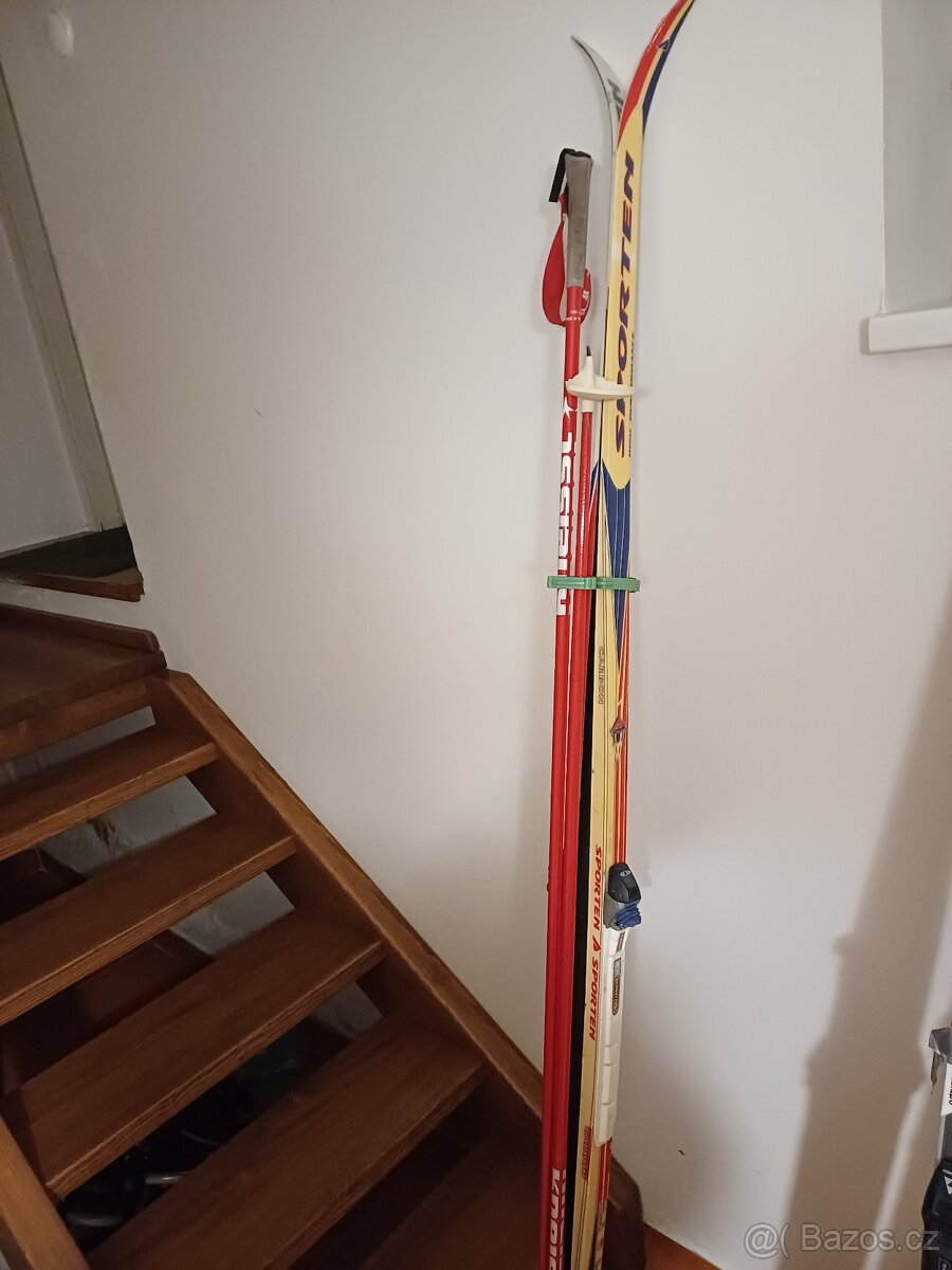 Běžky Sporten 205 cm s hůlkami vázání SNS