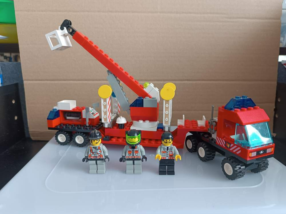 LEGO Town 6477 Fire Fighter's Lift Truck