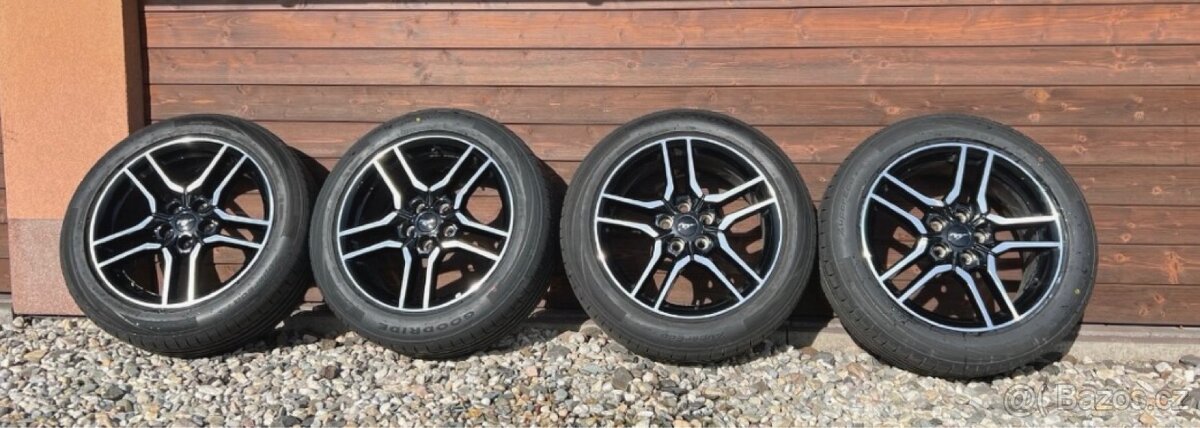 Org. letní pneu Ford Mustang R18 235/50/18 5x114,3
