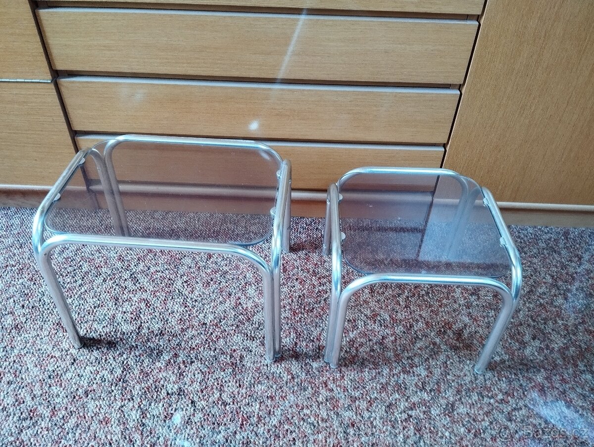 Malé skleněné stolky