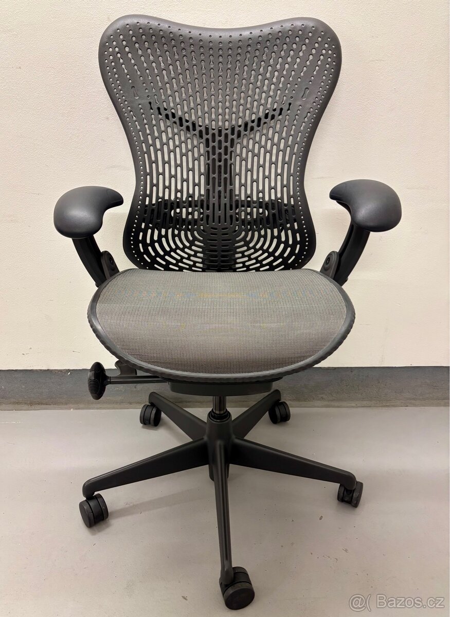 Kancelářská židle Herman Miller Mirra - jako nová