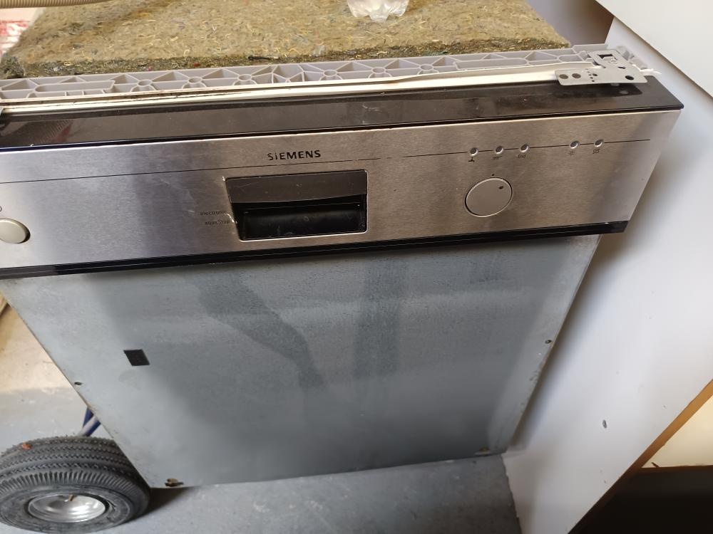 Prodám kvalitní a plně funkční myčku Siemens za 999,-