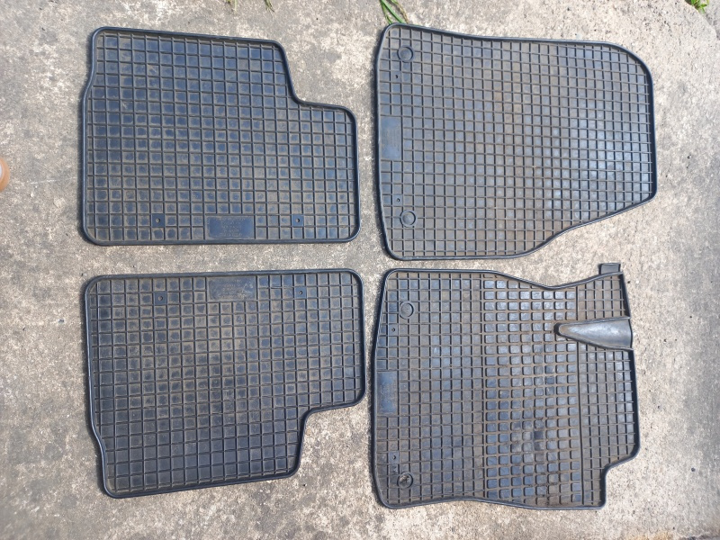 Gumové koberce Astra H