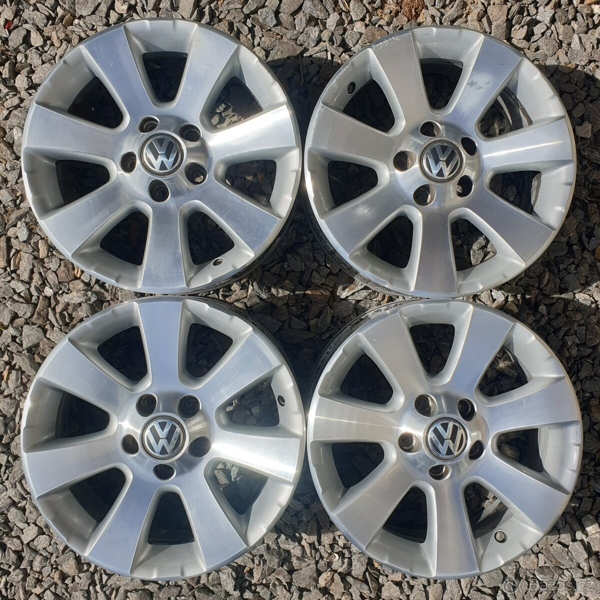 Zimní pneumatiky 7mm Pirelli 205/50 R17 A026