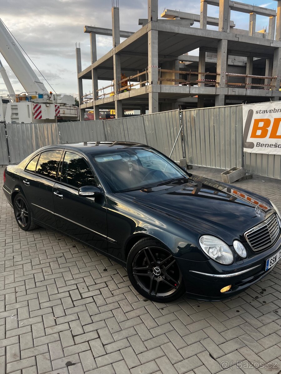 W211