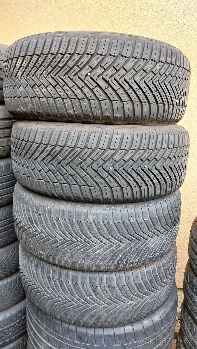 Pneu celoroční, 4 ks, rozměr 235/55/17, 99V, zn. MICHELIN