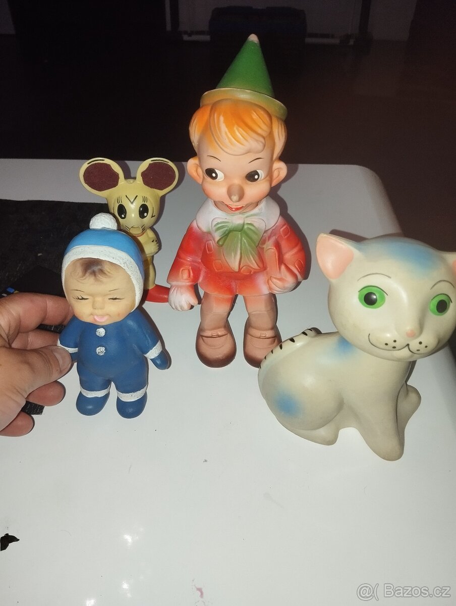 Staré hračky gumové