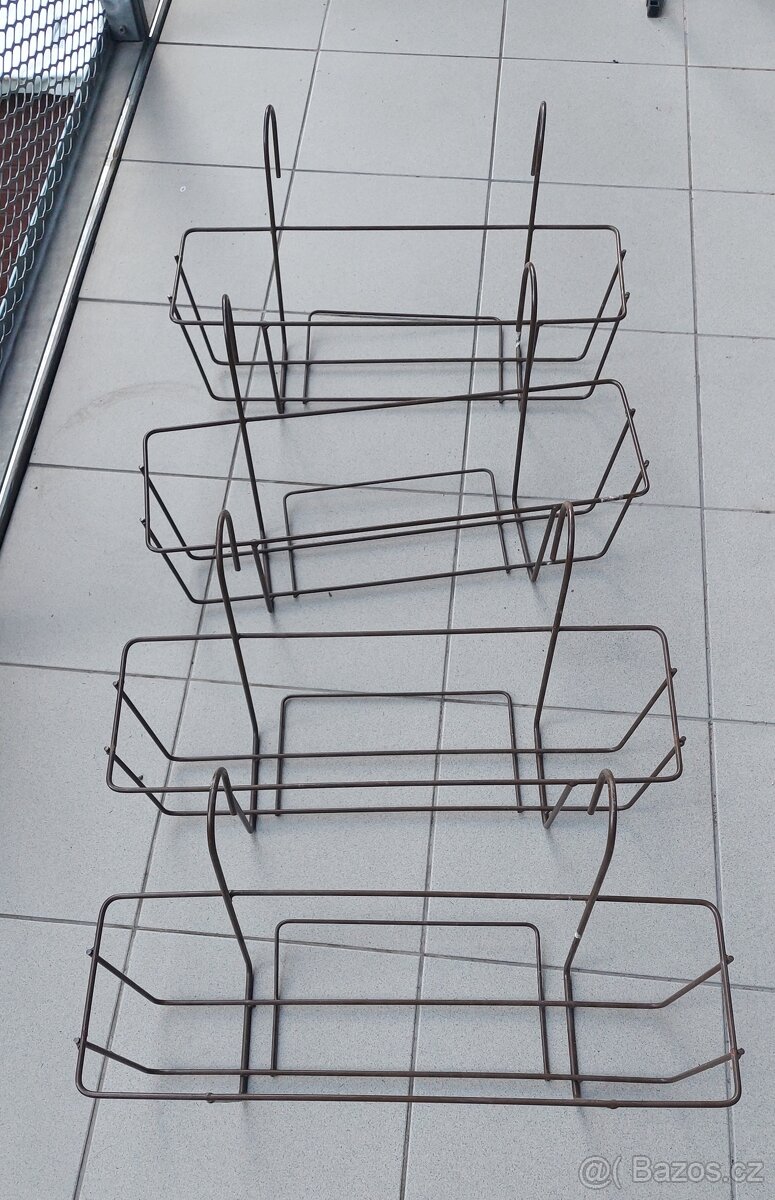 Závěsný koš na truhlíky - Lebiš