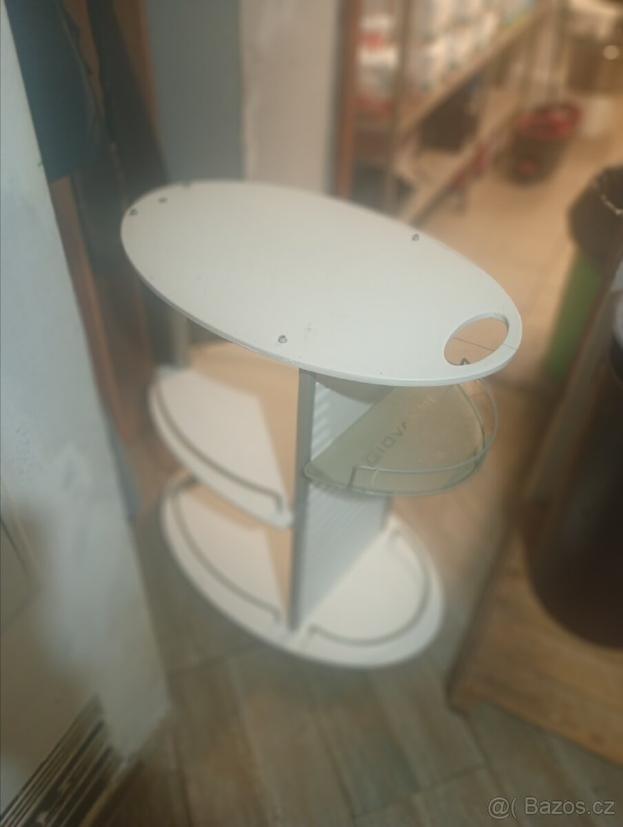 Kadeřnický stůl s policemi