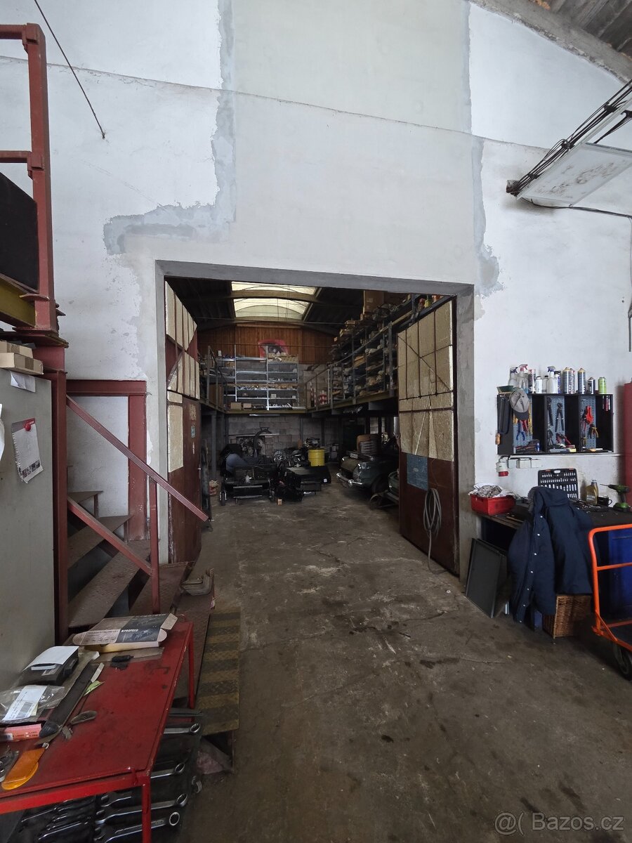 Skladovací prostor - garáž - autodílna