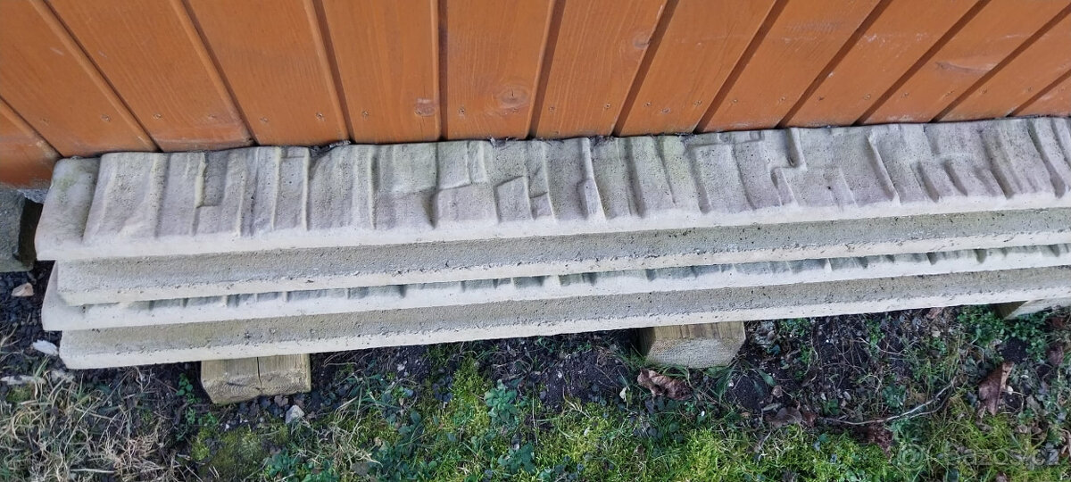 Prodám plotové betonové sloupky