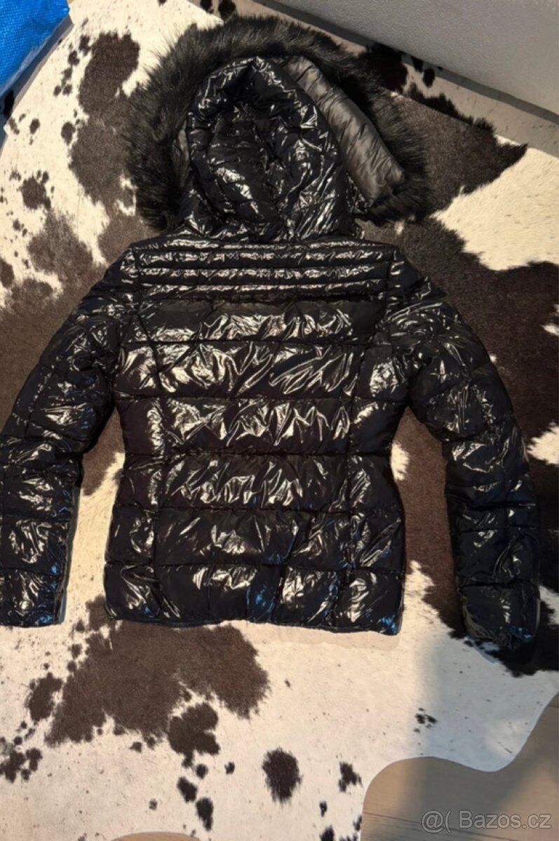 Lesklá prošívaná bunda
