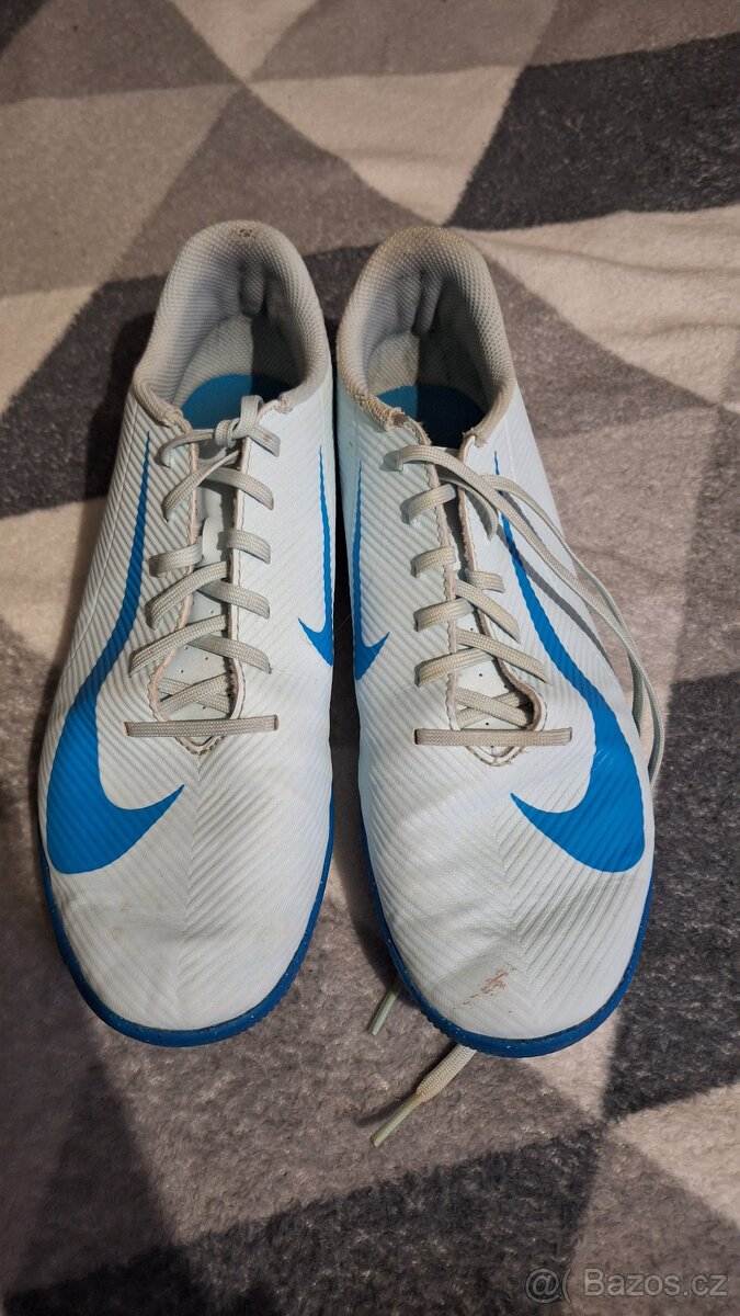Sálovky Nike velikost 43
