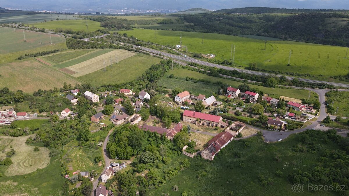 Statek mezi TP a UL na okraji obce Malhostice