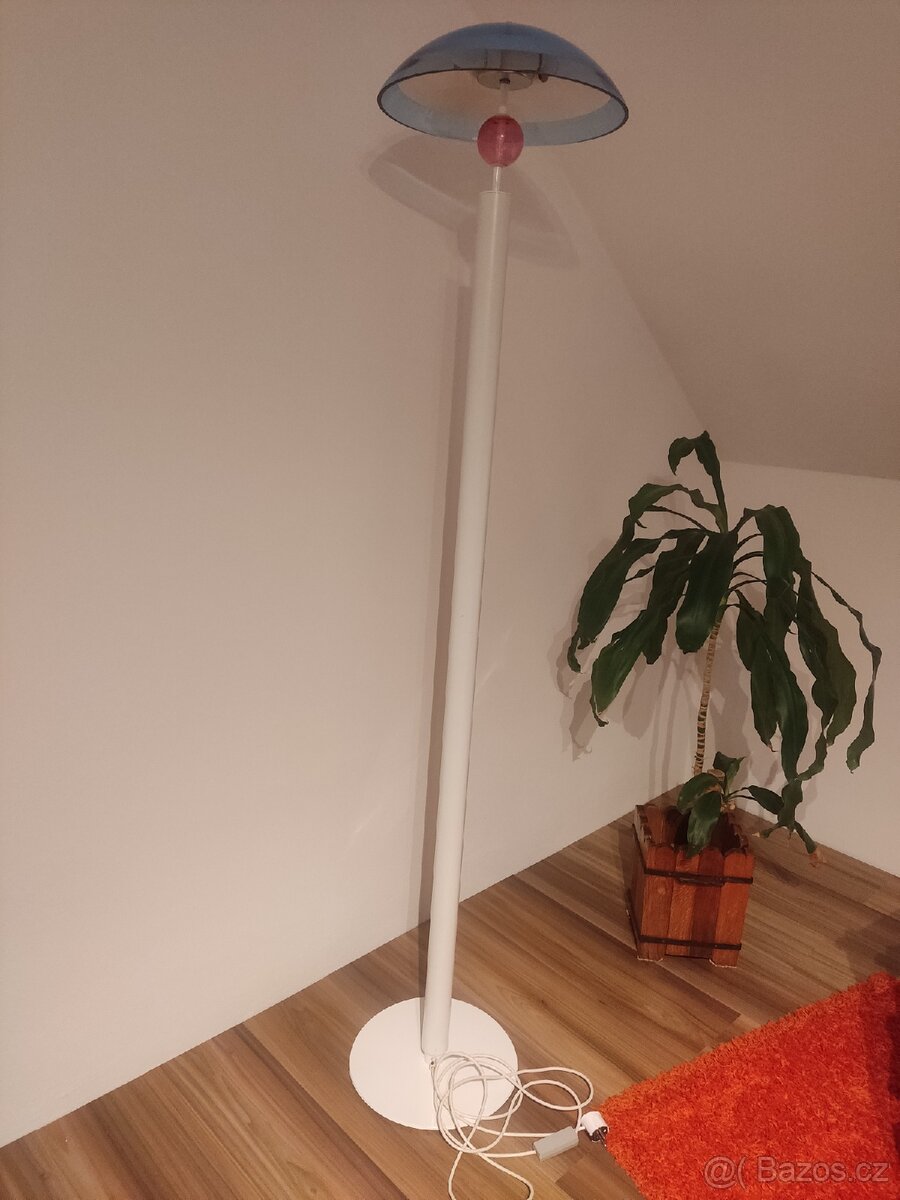 Stojací lampa