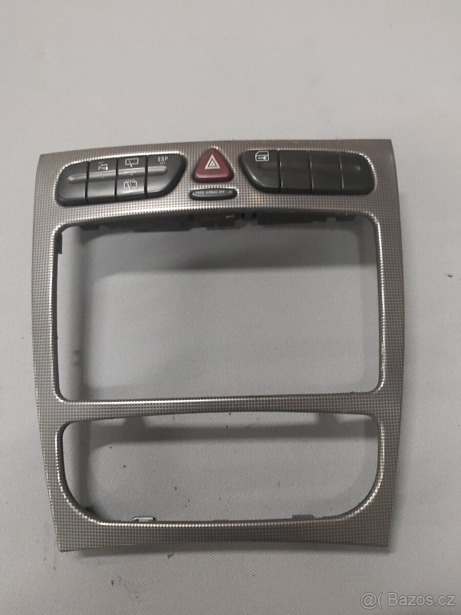 Rámeček rádia na Mercedes w203 240
