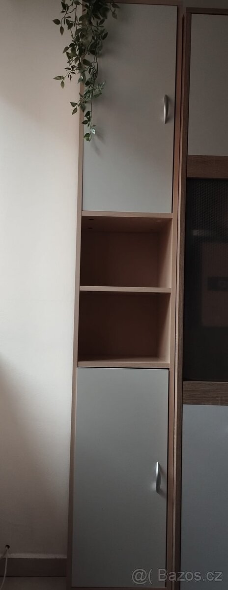 Vysoká skříňka univerzální