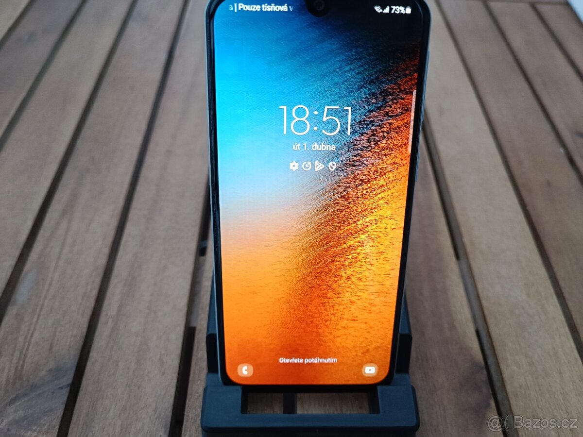 Samsung Galaxy A40 4GB RAM, 64GB Uložiště vypálený display