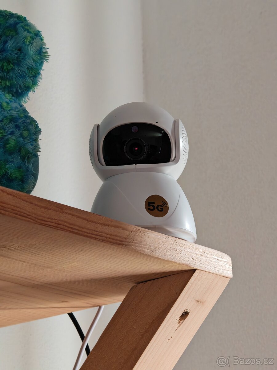 Otočná Wi-Fi kamera/chůvička Tuya full HD