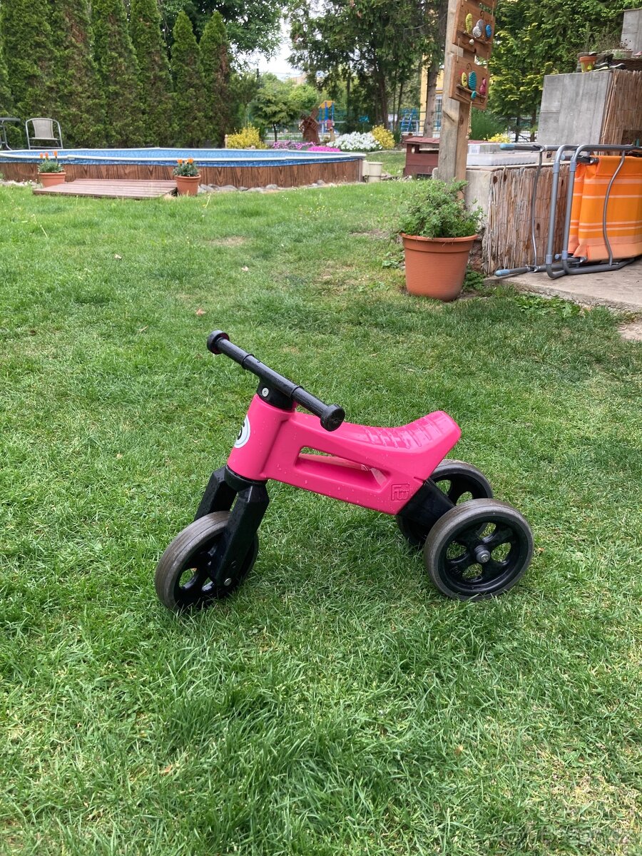 Odrážedlo nebo motorka