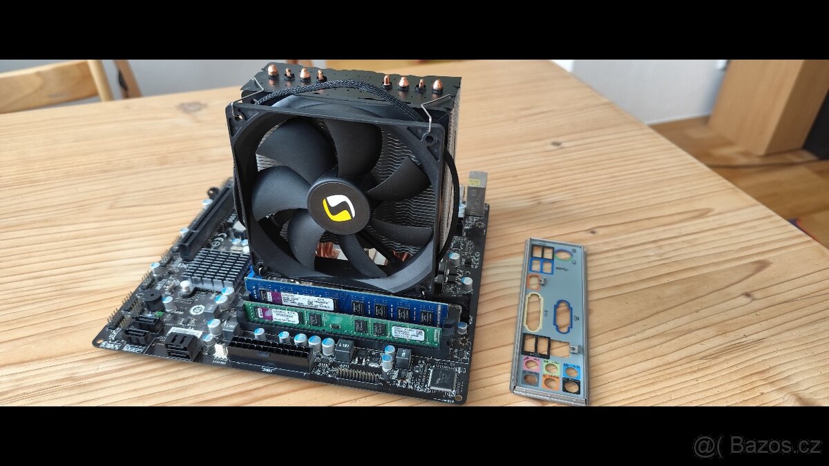 Základní deska + RAM + CPU + Zdroj + Chladič