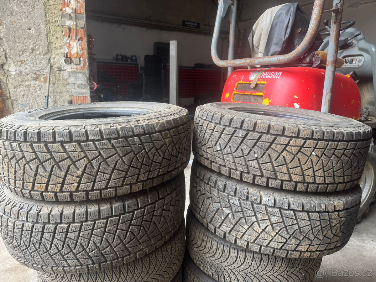 4x zimní pneu 255/70 R15C bridgestone
