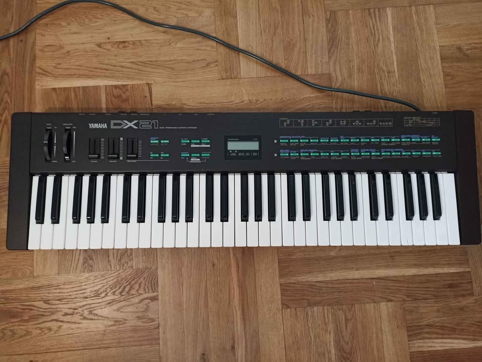 Yamaha DX-21 Synthesizer