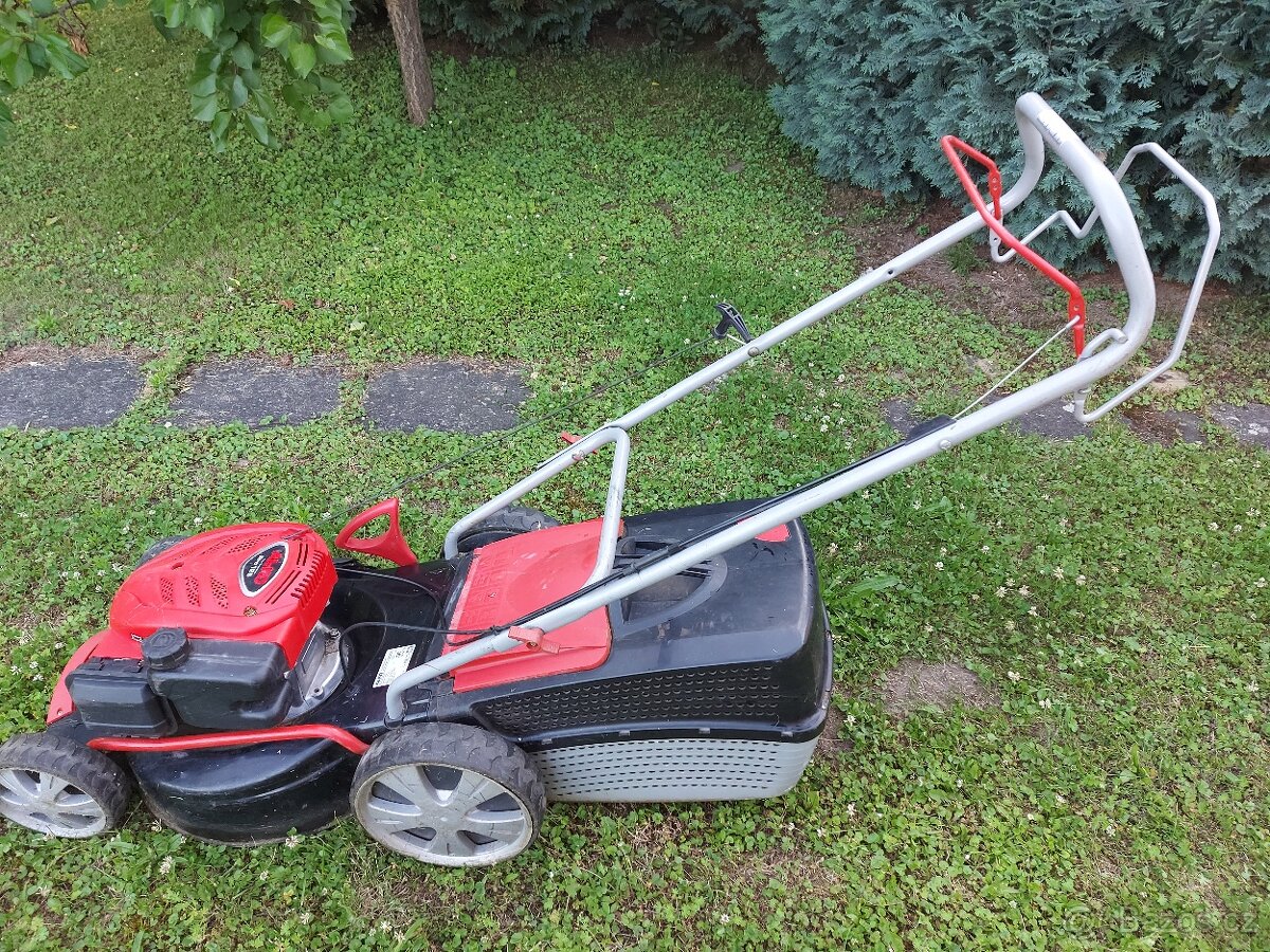 Nabízím rotační sekačku s pojezem a křovonořez
