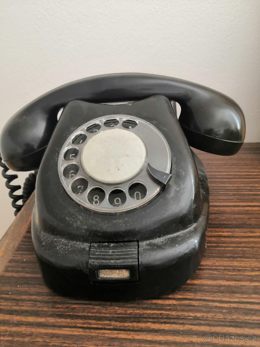 starý telefon