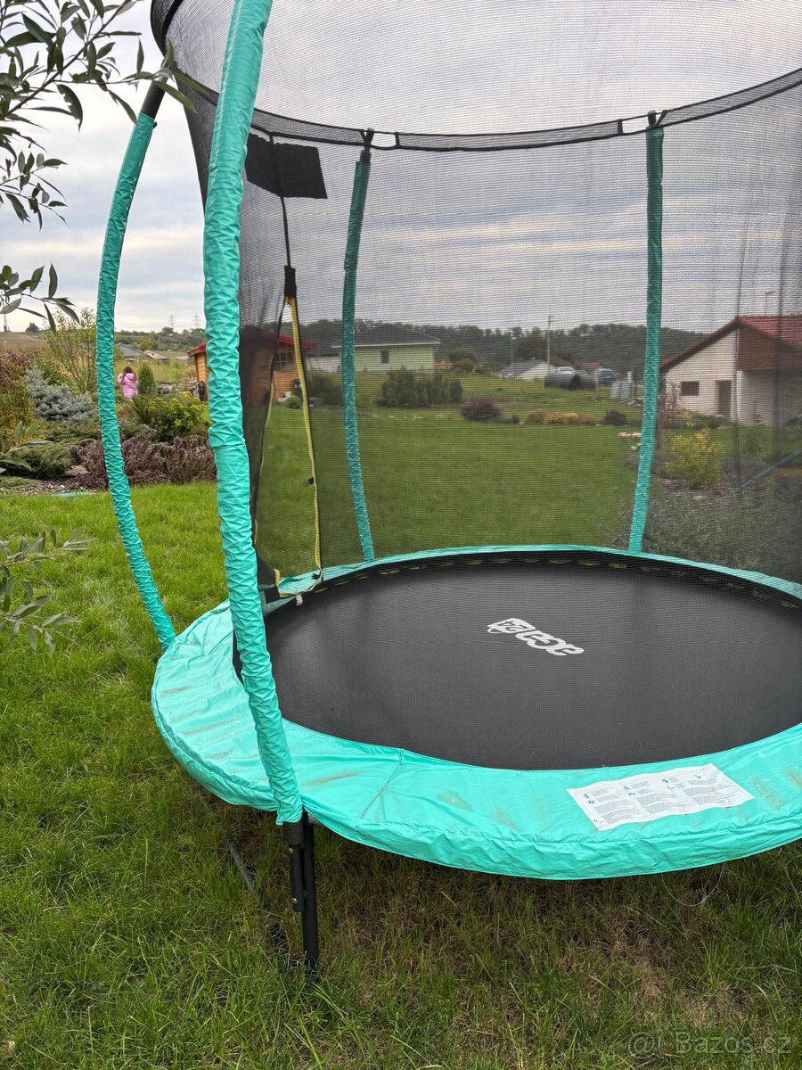Trampolína
