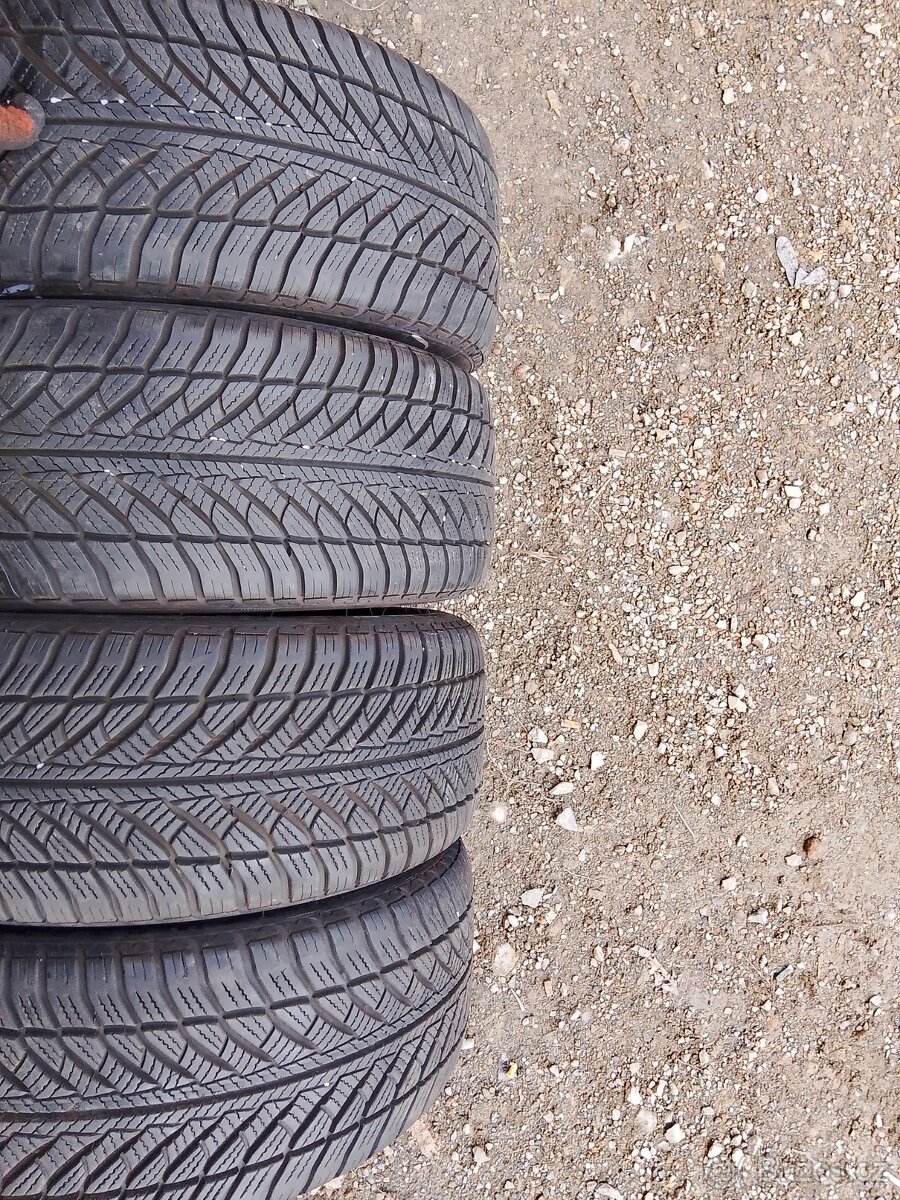 245/45/18 100v Goodyear - zimní pneu 4ks RunFlat