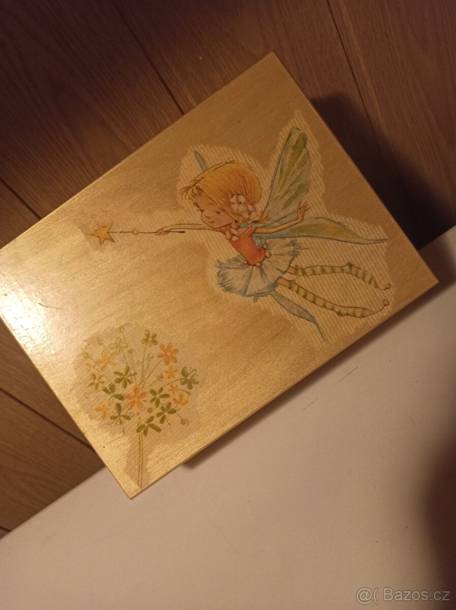 Dřevěná krabička na poklady