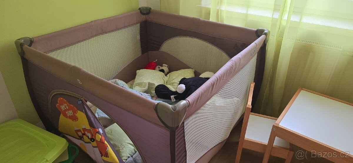 Přenosná skládací dětská postýlka