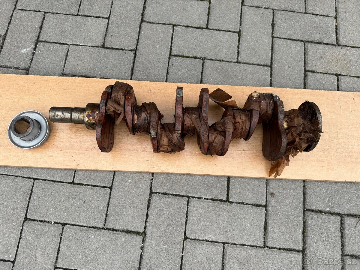 Volha Gaz 24, nova kliková hřídel, originál