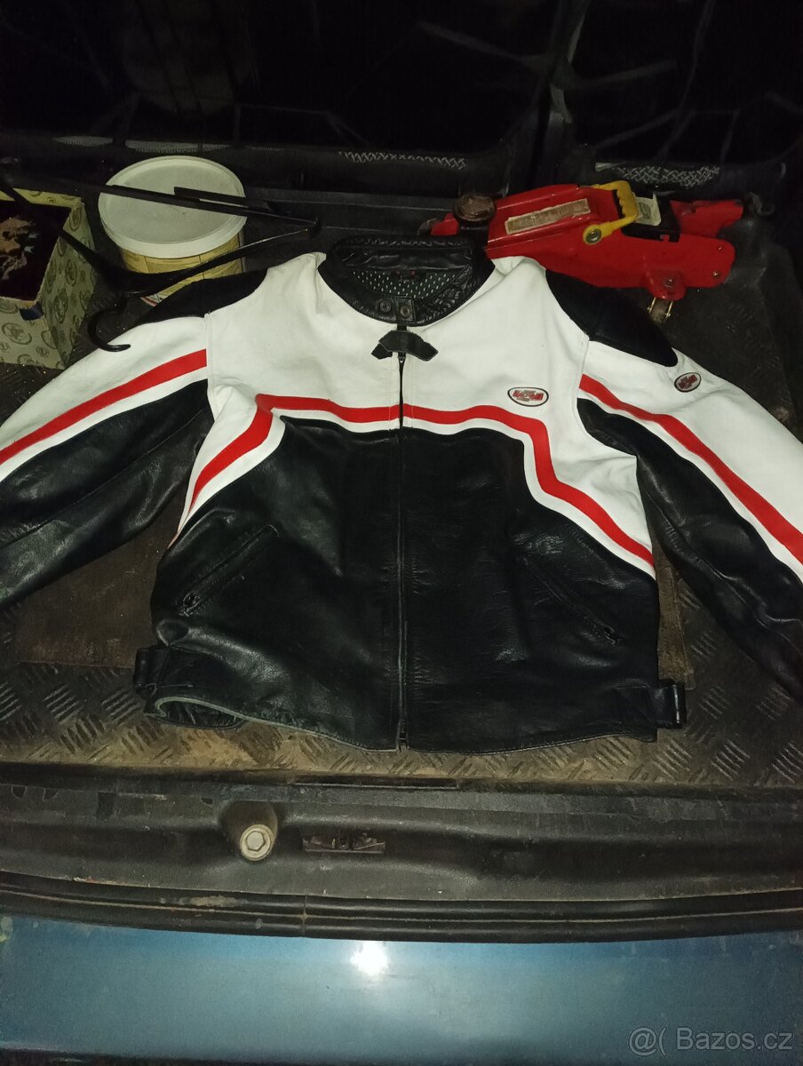 Motorkářská bunda