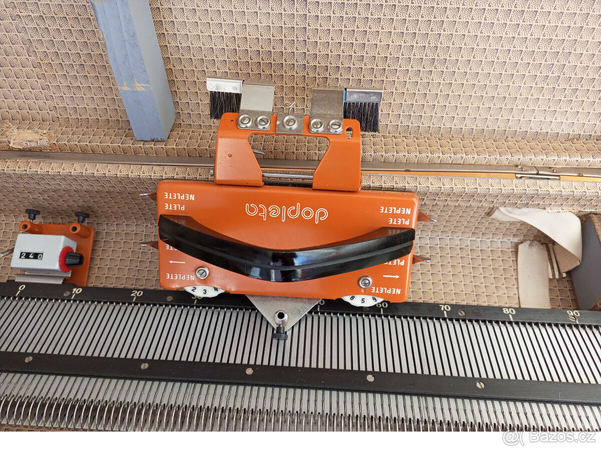 prodám kompletní výbavu pro domácí pletení