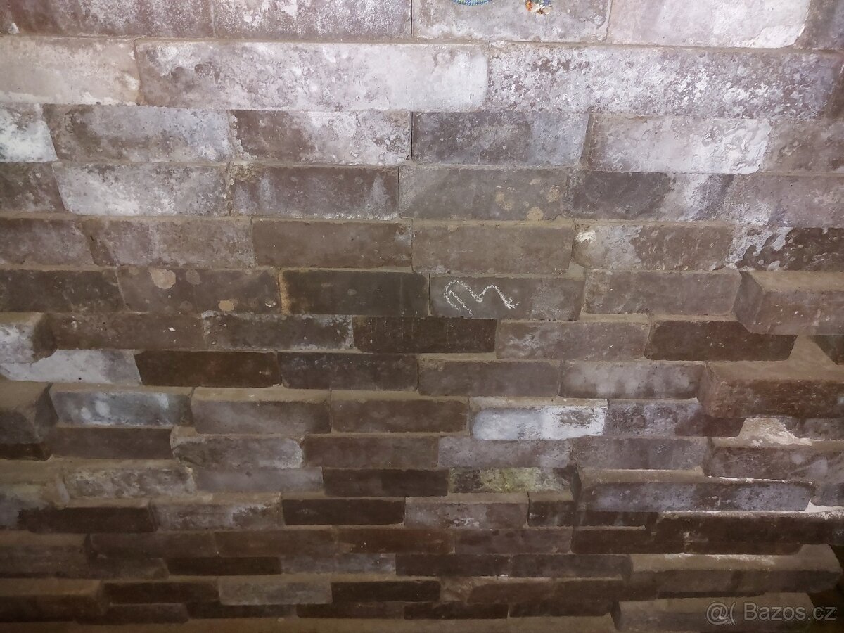 Megnezitové cihly pro stavbu akumulačního krbu