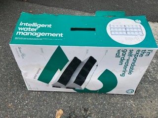 Závěsné plastové truhlíky