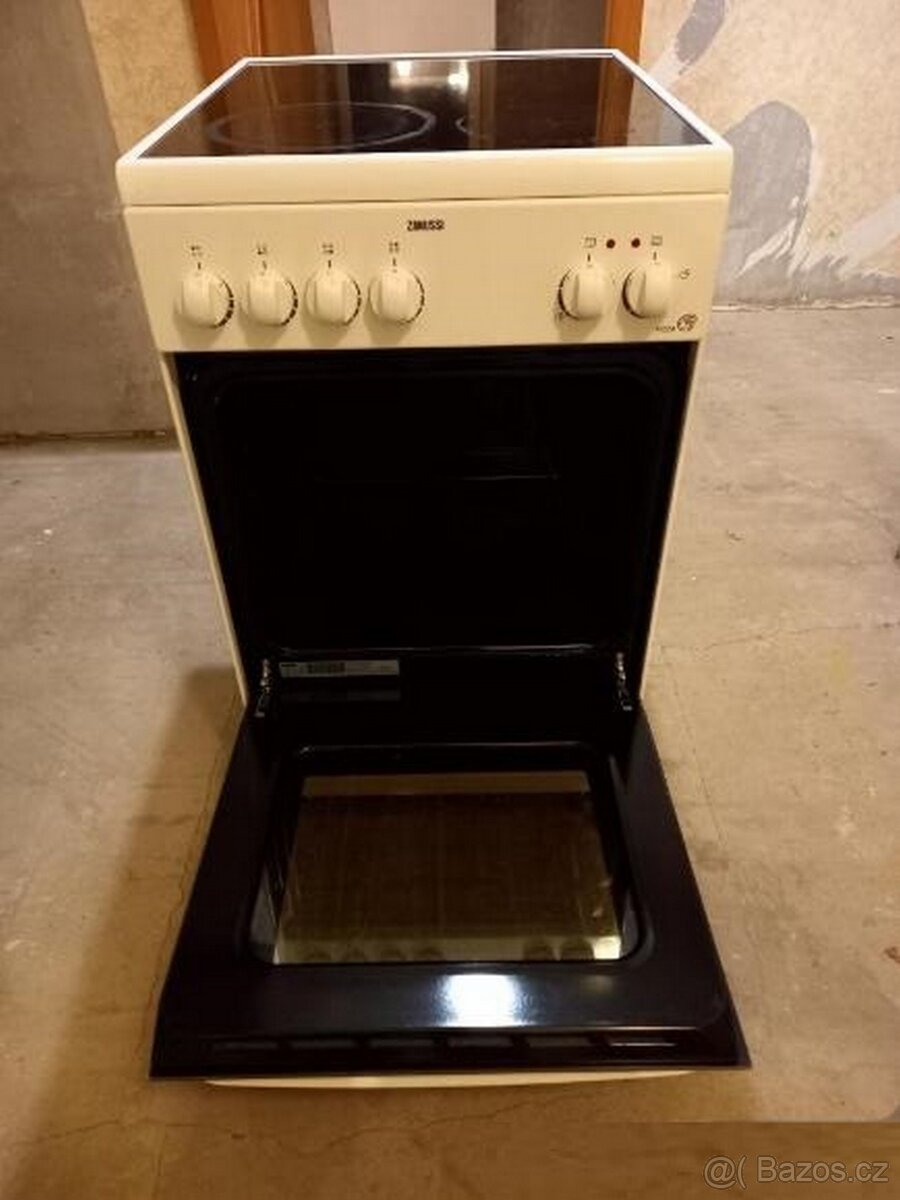 Zanussi - sklokeramický sporák s čistou troubou
