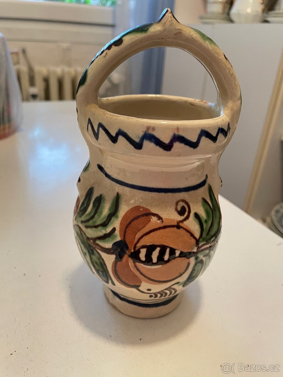 Džbánek (vázička) s ouškem
