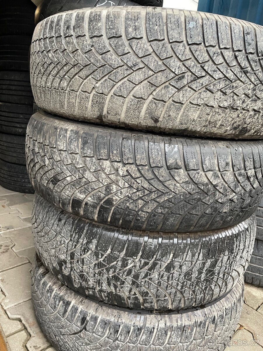 Zimní pneu 215/65R17 103H