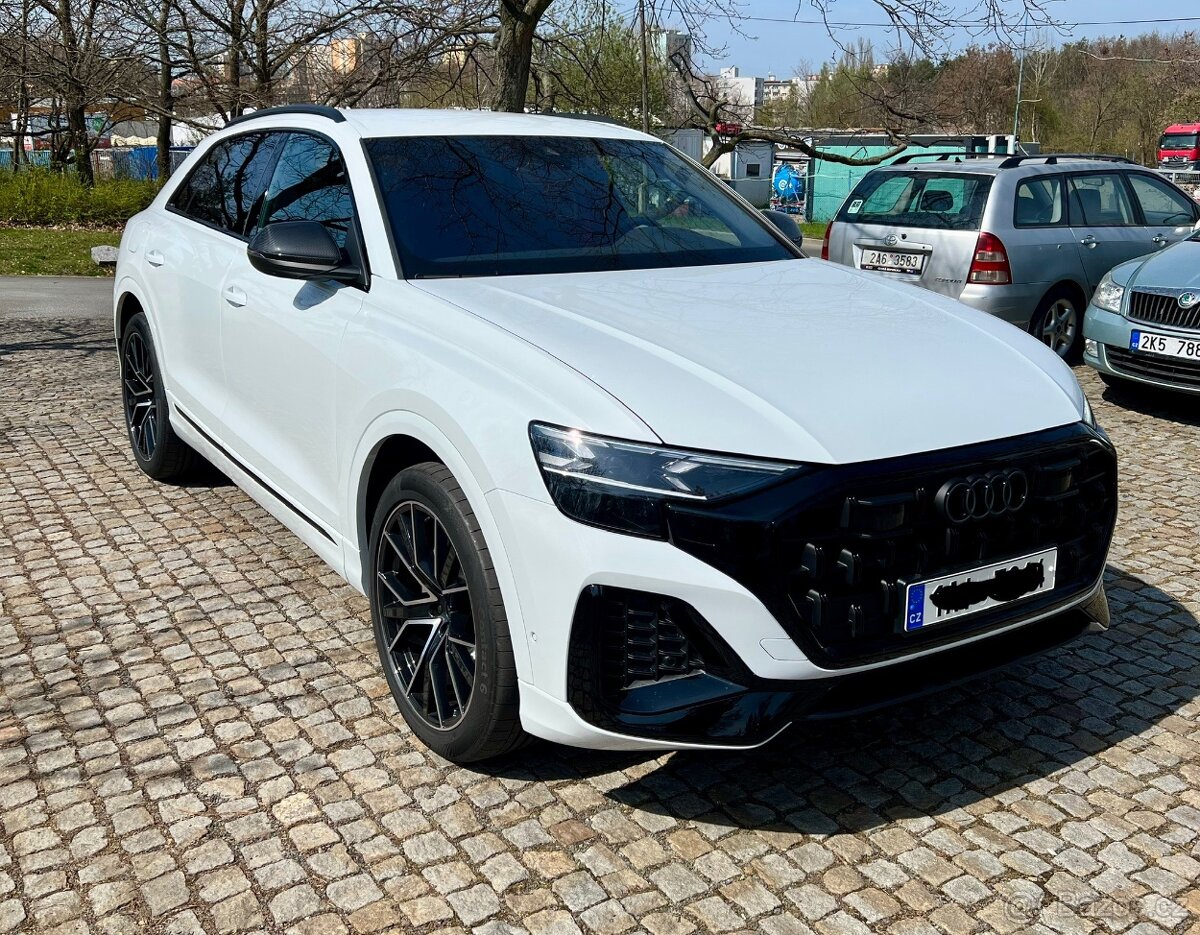 Audi Q8 50TDI S-line k pronájmu.