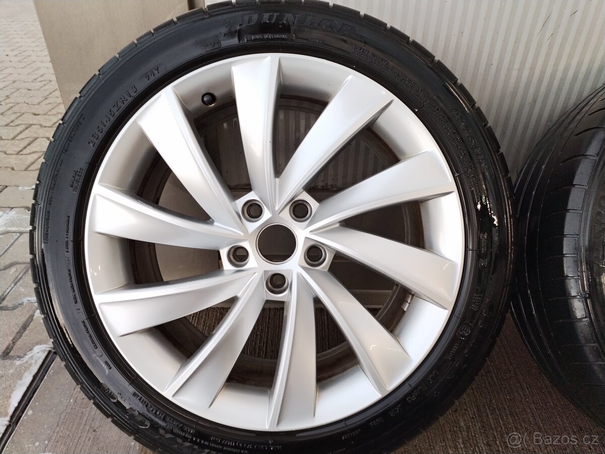 Škoda PEGASUS 8x18 5x112 ET44 - Stříbrná metalíza