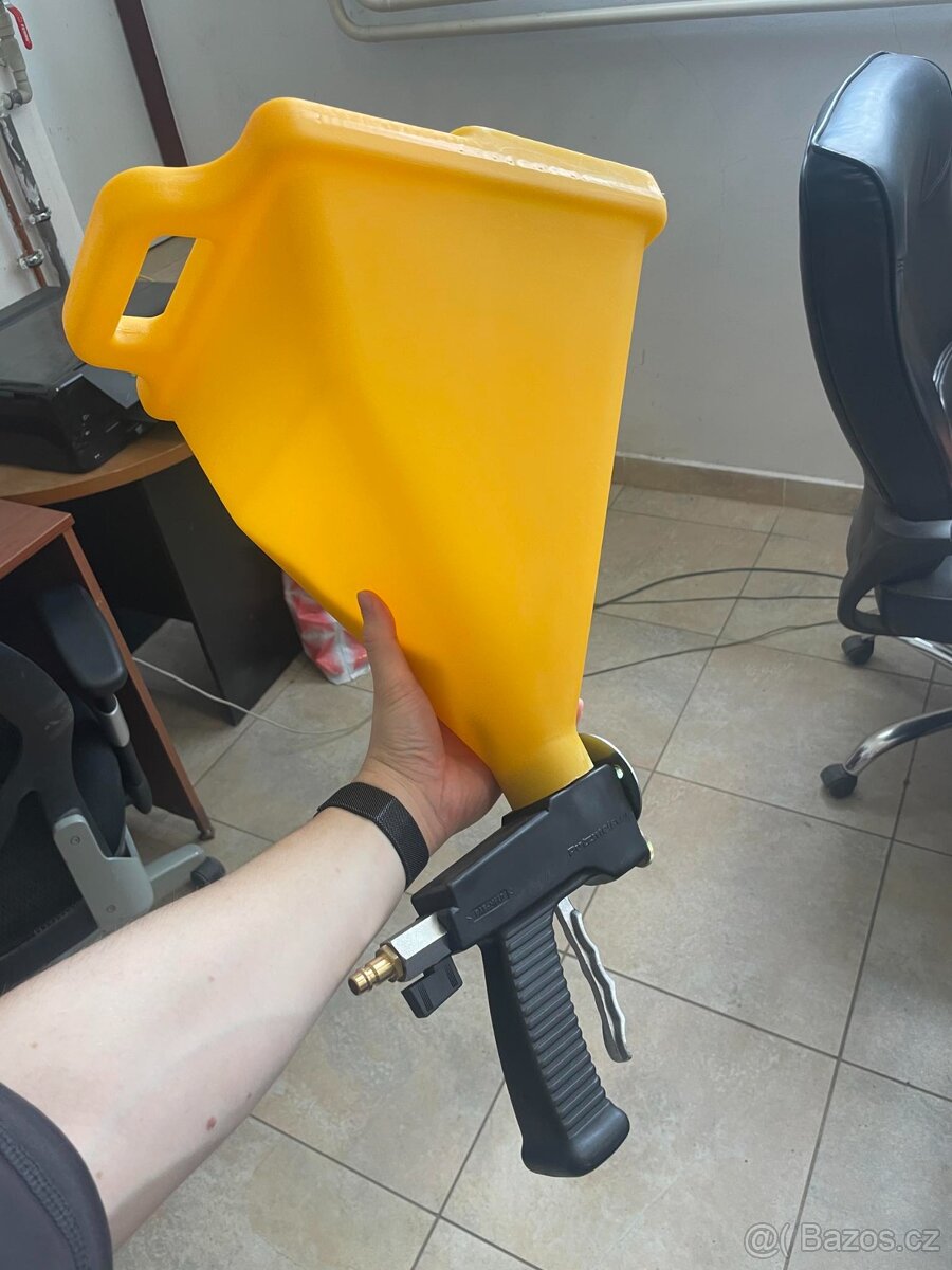 Fasádní stříkací pistole