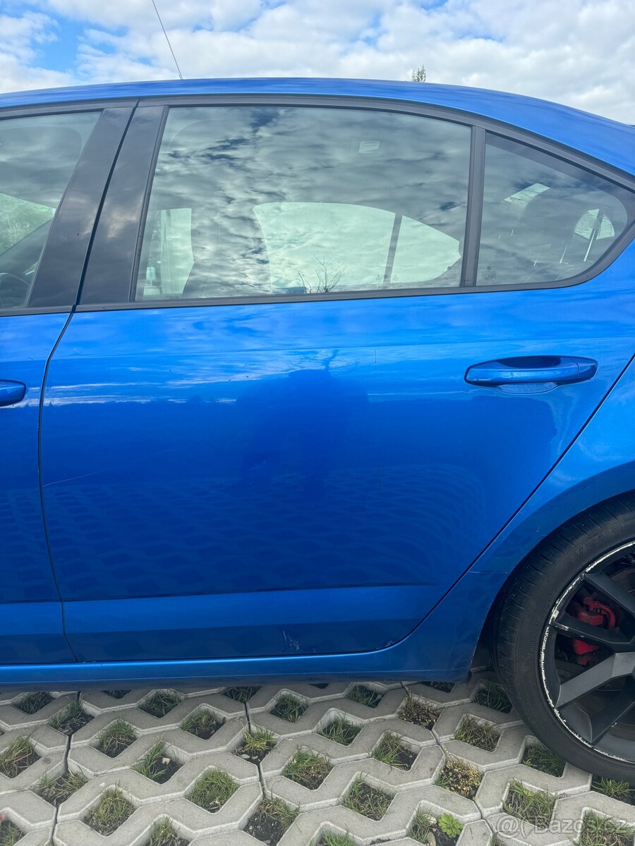 PRODAM DVEŘE LEVÉ ZADNÍ SKODA OCTAVIA 3 SEDAN 2016