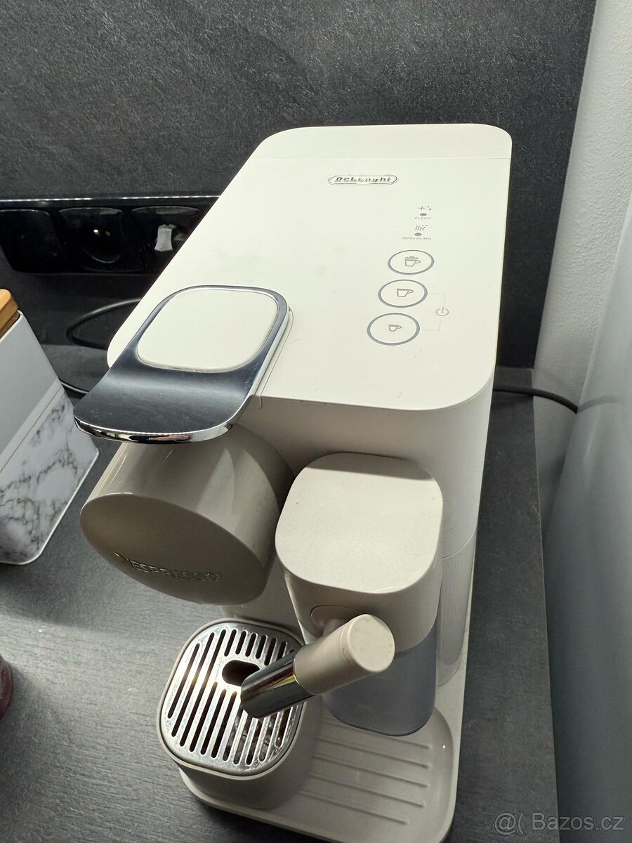 Kávovar Nespresso De’Longhi Lattissima One EN510.W
