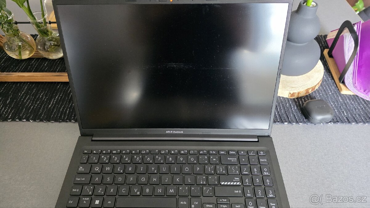 ASUS Vivobook 16"