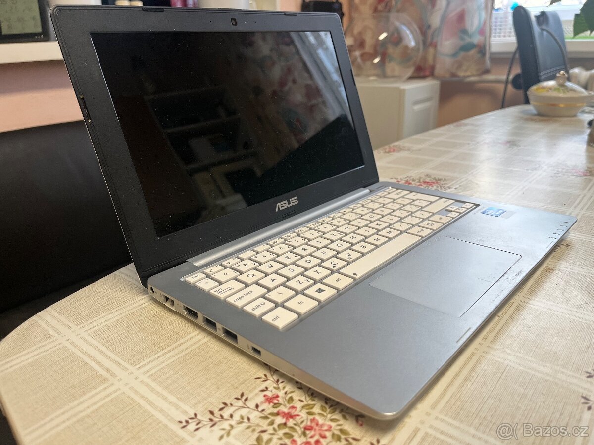 Asus X201E